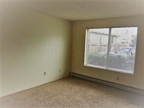 339 SE 79th Ave in Portland, OR - Building Photo - Building Photo