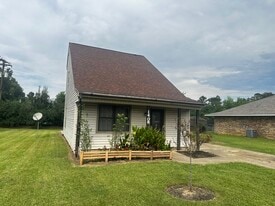 1408 Wagon St in Deridder, LA - Building Photo