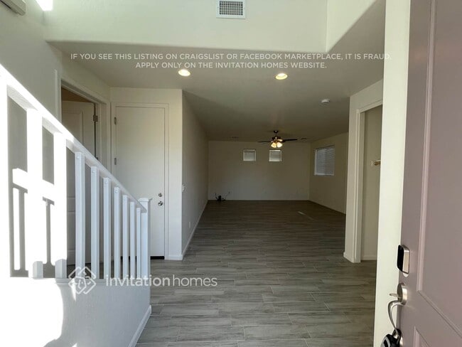 16432 S 10th St in Phoenix, AZ - Foto de edificio - Building Photo