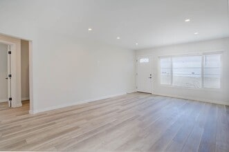 2047 Diamond St in San Diego, CA - Building Photo - Building Photo