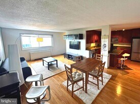 7333 New Hampshire Ave in Takoma Park, MD - Building Photo