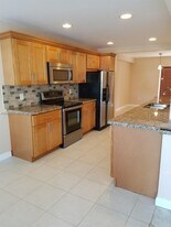 2750 N 34th Ave in Hollywood, FL - Building Photo