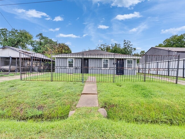 1107 E 40th 1/2 St in Houston, TX - Building Photo - Building Photo