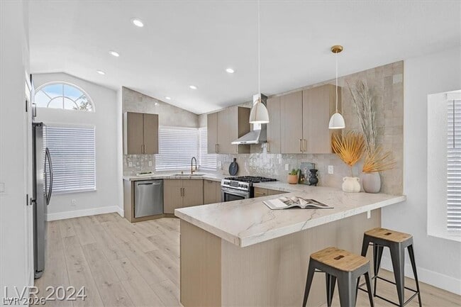 8 Barton Spring Cir