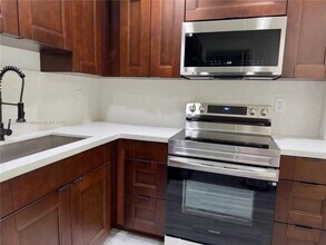 3658 E Bell Dr in Davie, FL - Building Photo - Building Photo