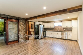 2324 N Watts St in Portland, OR - Building Photo - Building Photo