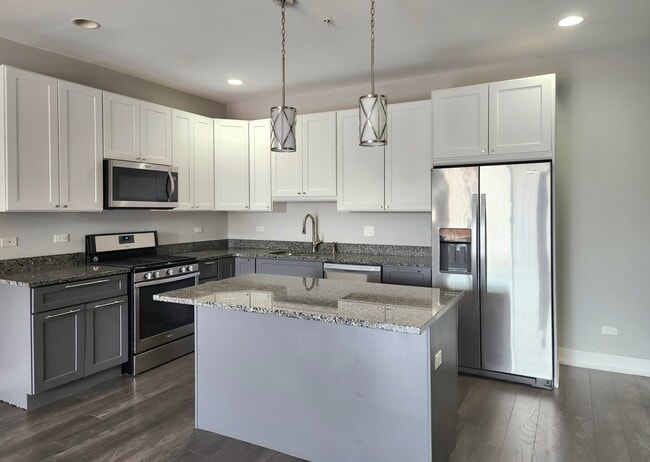 1202 Waukegan Rd in Glenview, IL - Building Photo - Building Photo