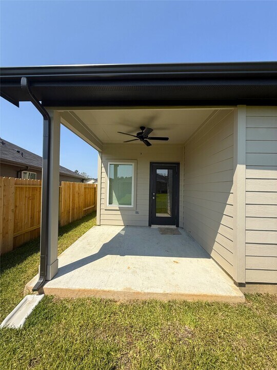 4308 Wallace Falls Ln in Conroe, TX - Foto de edificio