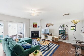 6728 Rothchild Dr in Charlotte, NC - Building Photo - Building Photo