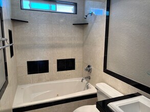 4681 Twintree Dr in Huntington Beach, CA - Building Photo - Building Photo
