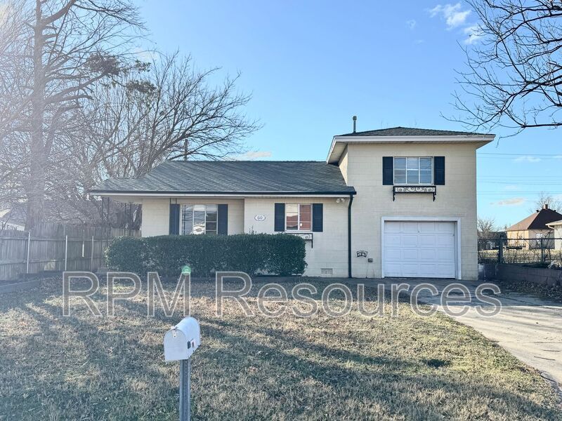 610 Oak Ave in Yukon, OK - Building Photo