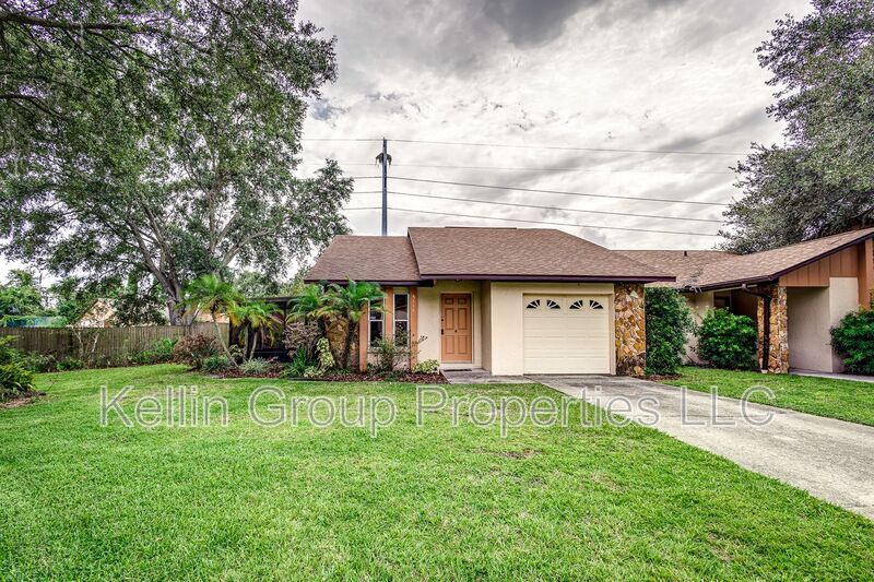 5111 Cimarron Dr in Lakeland, FL - Building Photo