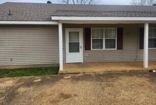 506 Johnson St in Bolivar, TN - Building Photo