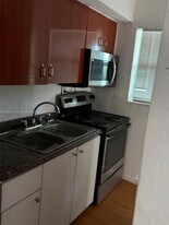 2247 Simms St in Hollywood, FL - Building Photo