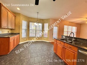 5240 Shannamara Dr in Matthews, NC - Building Photo - Building Photo