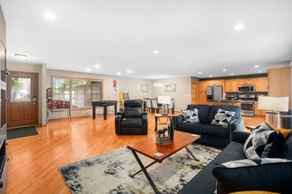 255 Banbury Ave, Unit SI ID1285054P in Elk Grove Village, IL - Foto de edificio - Building Photo