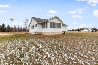 2017 Grn Acrs Dr in Adrian, MI - Building Photo - Building Photo