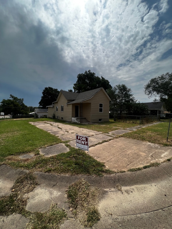 property at 823 N Blaine St