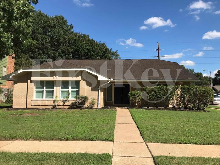 4706 Whispering Falls Dr in Houston, TX - Building Photo