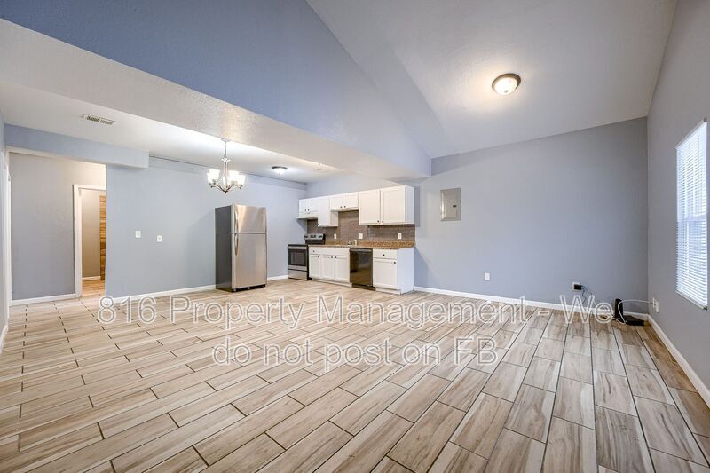 6901 Jackson Ave in Kansas City, MO - Building Photo