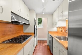 350 Tappan St, Unit 1 in Brookline, MA - Building Photo - Building Photo