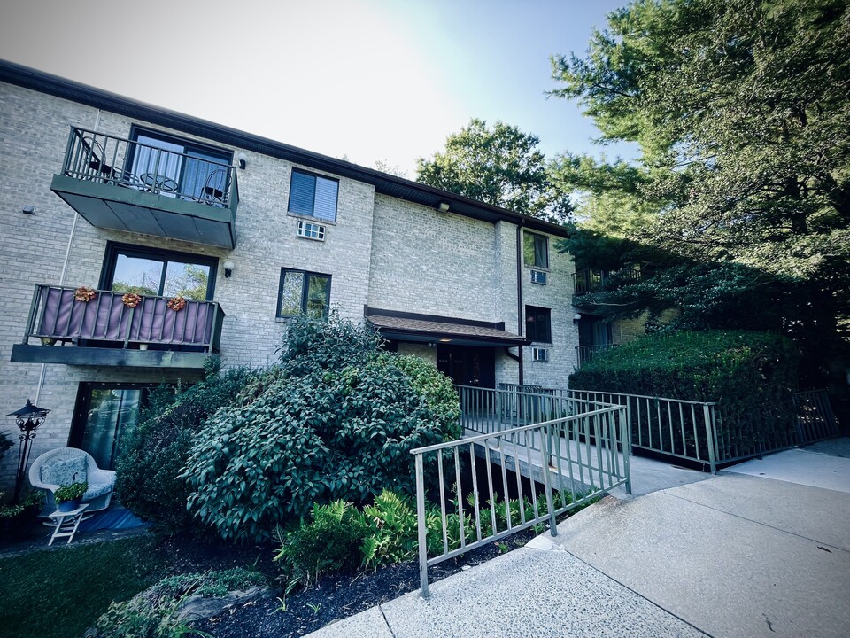 21 Dougherty Blvd, Unit V3 in Glen Mills, PA - Foto de edificio