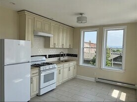 674 Bleecker St in Utica, NY - Building Photo