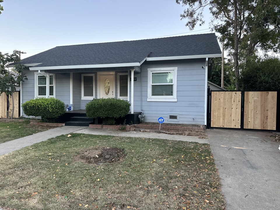 4404 Lantana Ave in Sacramento, CA - Building Photo