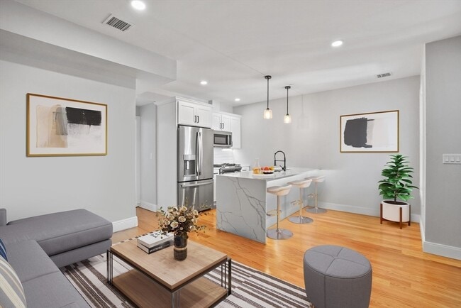 174 W Seventh St in Boston, MA - Building Photo - Building Photo