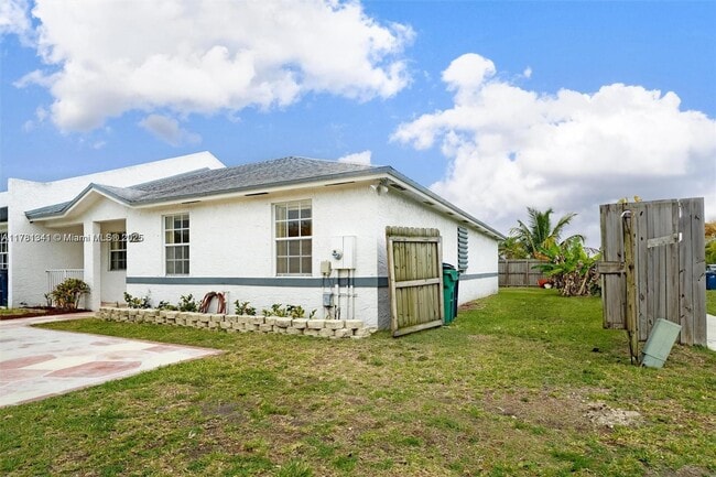 11605 SW 147th Ter in Miami, FL - Building Photo - Building Photo