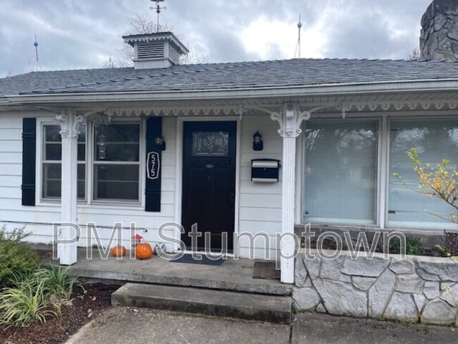 575 E Berkeley St in Gladstone, OR - Building Photo - Building Photo
