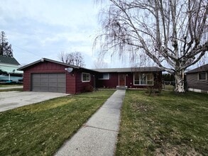 1312 Springwater Ave in Wenatchee, WA - Building Photo - Building Photo
