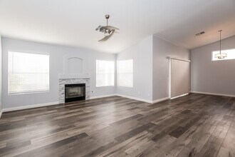 704 Colonnade Row Dr in North Las Vegas, NV - Building Photo - Building Photo