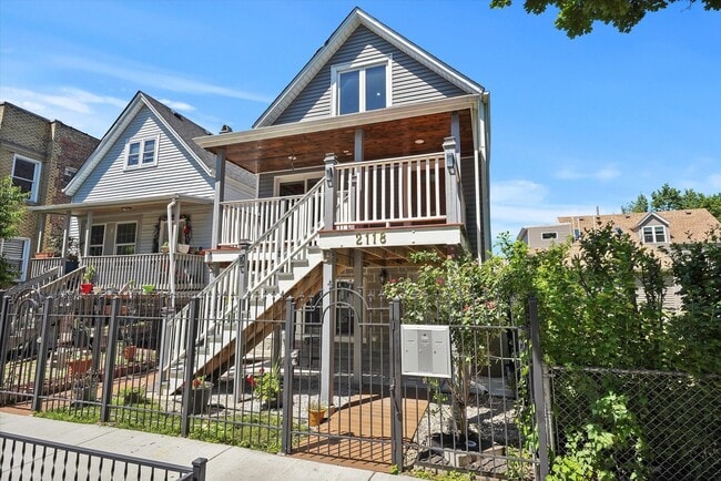 2118 N Kilpatrick Ave in Chicago, IL - Building Photo - Building Photo