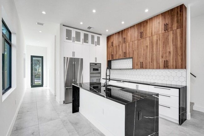 property at 604 SW 7th Ave