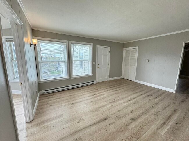 37 Brown Ave in Manchester, NH - Building Photo - Building Photo