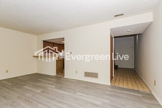 6382 Nightwind Ct in Dayton, OH - Building Photo - Building Photo