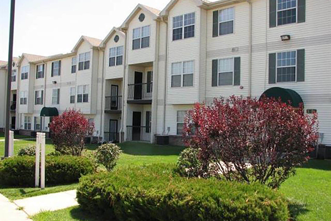 Bridgeport Apartments in Lincoln, NE - Building Photo