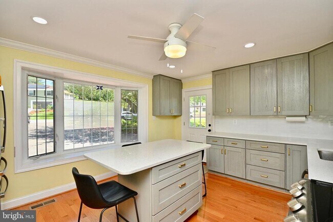 10612 Anita Dr in Lorton, VA - Building Photo - Building Photo