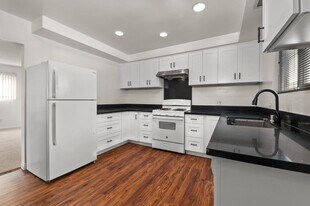 6233 Hobart St in San Diego, CA - Building Photo