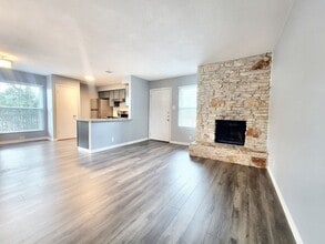 4431 Whispering Valley Dr in Austin, TX - Building Photo - Building Photo