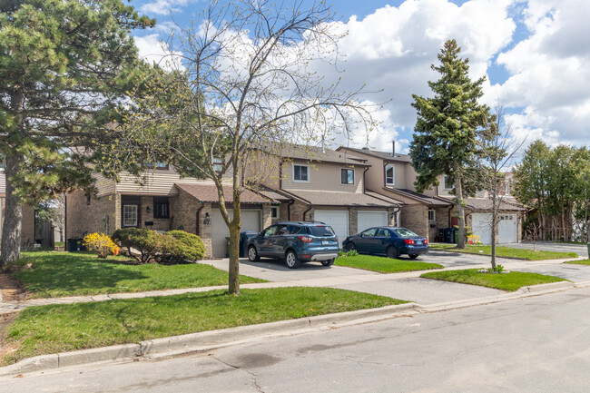 65 Treetops Crt in Toronto, ON - Building Photo - Building Photo