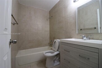 2120 NW 93rd St, Unit 2124 in Miami, FL - Building Photo - Building Photo