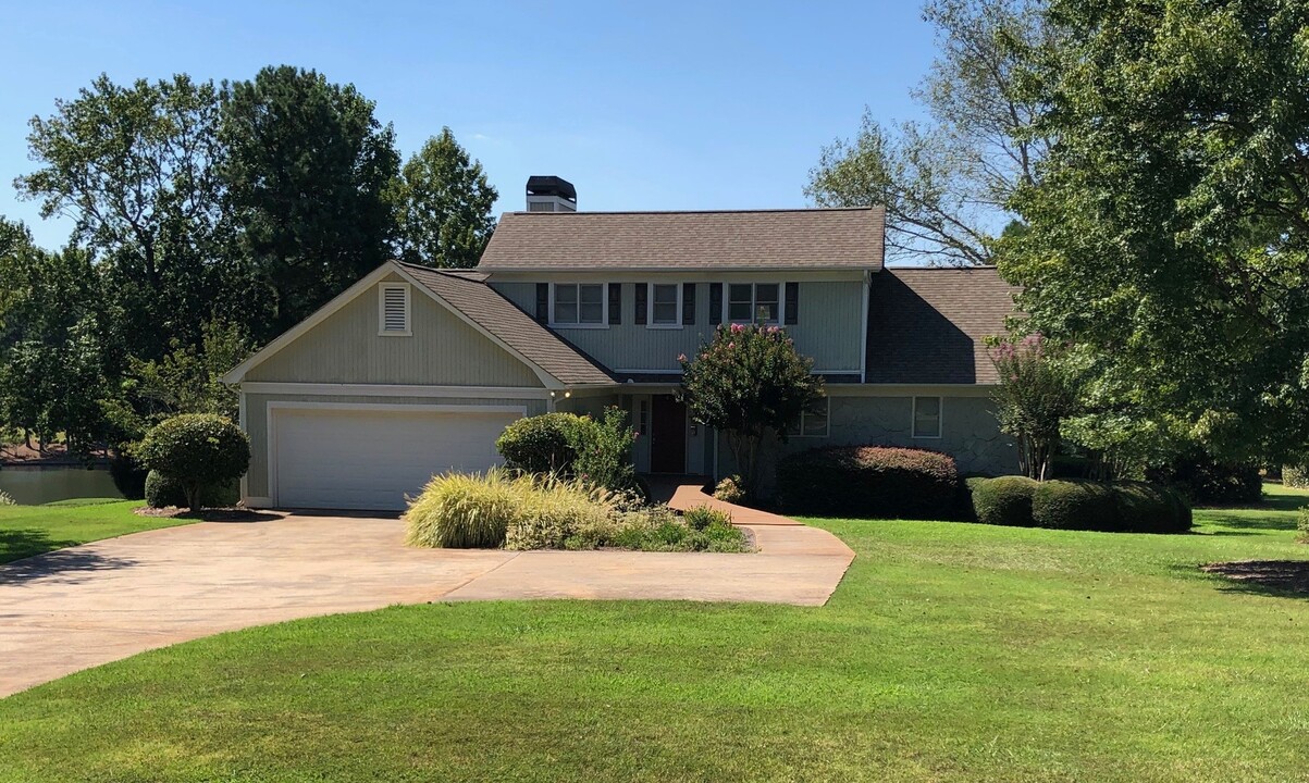 1181 Golf View Ln in Greensboro, GA - Building Photo