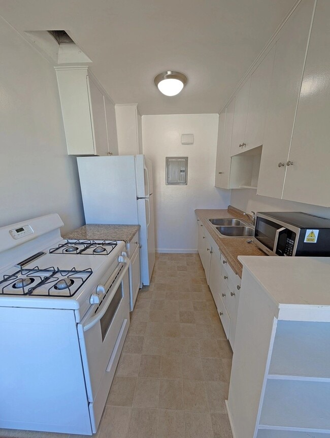 1263 Hayworth Ave, Unit 6 in West Hollywood, CA - Foto de edificio - Building Photo