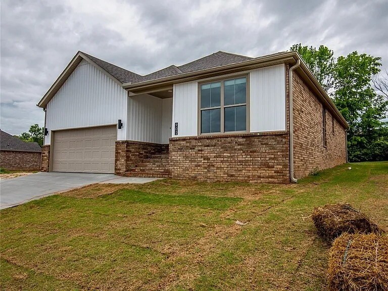 902 E Buchanan St in Prairie Grove, AR - Building Photo