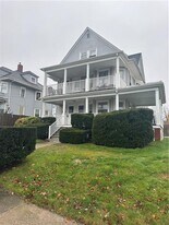 1229 Narragansett Blvd in Cranston, RI - Building Photo