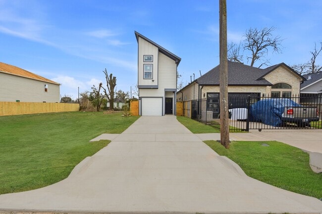 3320 Francis St in Houston, TX - Building Photo - Building Photo