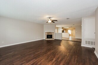 8412 Seven Oaks Ln in Denton, TX - Building Photo - Building Photo