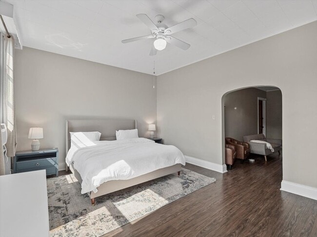 5119 Butler St, Unit Floor 2